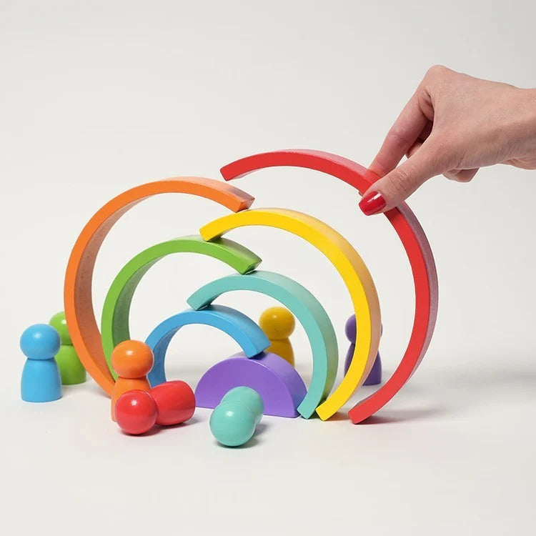 Montessori regenboog met figuurtjes Montessori & Speelgoed
