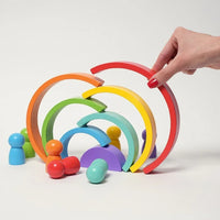 Montessori regenboog met figuurtjes Montessori & Speelgoed