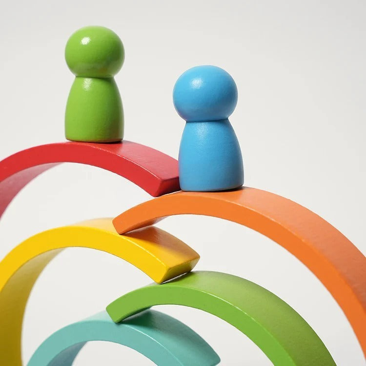 Montessori regenboog met figuurtjes Montessori & Speelgoed